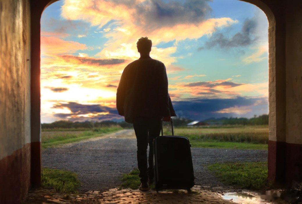 晚安晚安心语 人生就是择智者同行，择高人为伍。在每个阶段有每个目标的实现，在你的