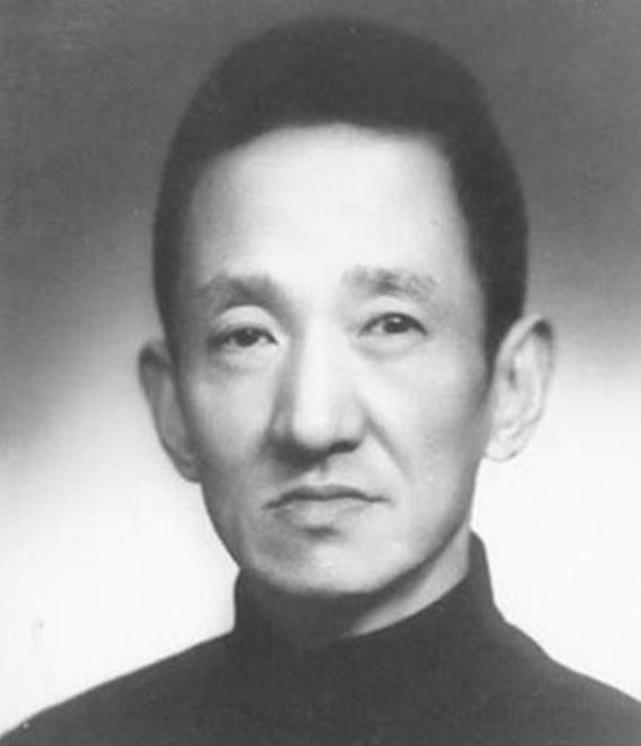 1919年，陈布雷家里传来婴儿啼哭声，他怒嚷道：哭什么哭？一把揪起婴儿，径直走向