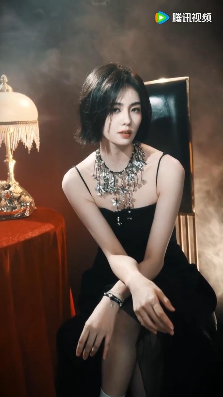 白鹿王韵娜干练短发白鹿王韵娜短发变装白鹿王韵娜短发变装看看 