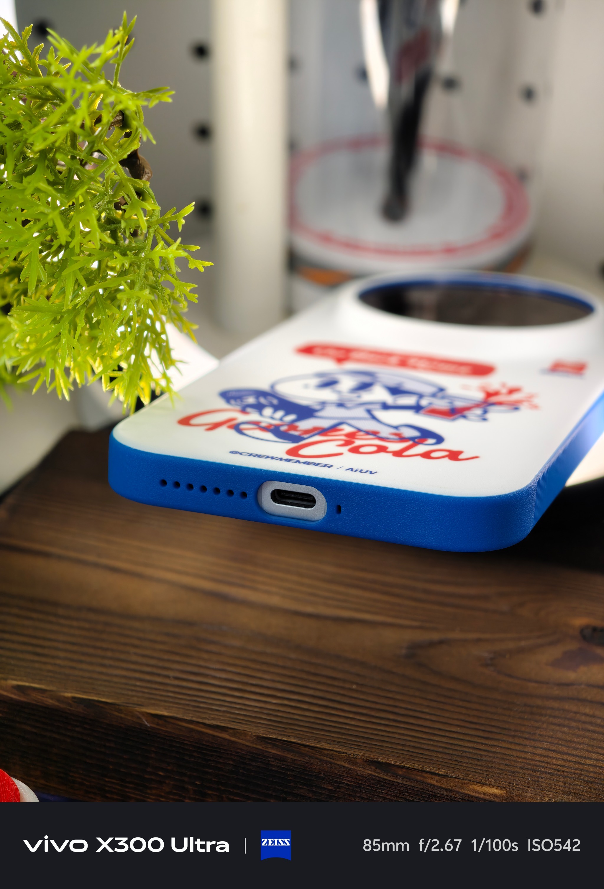 太好看了收到AiUV跟机核的联名款壳子中框是粗颗粒防滑的，还有徕卡版同款的滚花纹