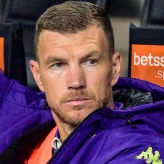 哈哈哈哈哈！Mediaset：哲科可能成为尤文图斯一月份的引援选择。这位40岁的