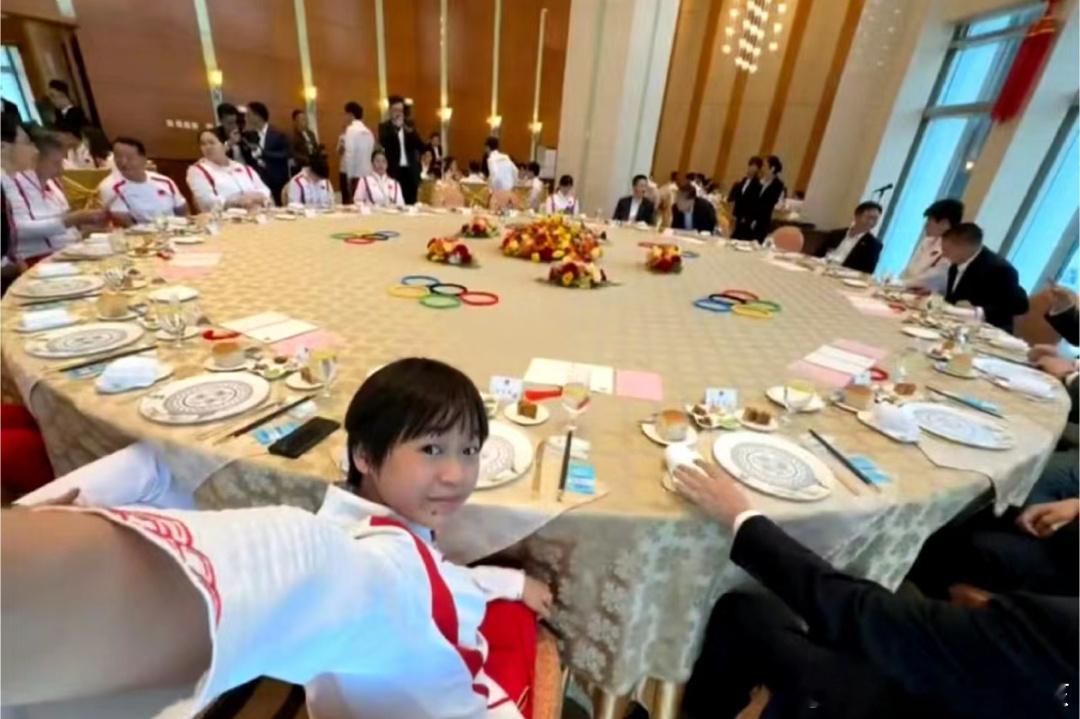 全妹这个广角笑鼠我了真的是很年轻的角度，太可爱了哈哈哈哈 ​​​