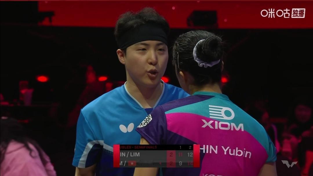 混合双打上半区半决赛，双方都没有场外指导！


新加坡大满贯赛混合双打上半区半决