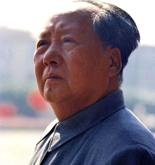 有网友好奇，为什么毛主席后代里没官二代？在所有开国元勋中，他老人家牺牲最大，至亲