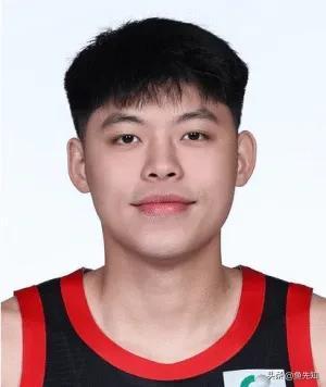 深圳队想要赢球，不能只靠贺希宁跟王浩然，其他国内球员必须有人站出来，第一场卢鹏羽