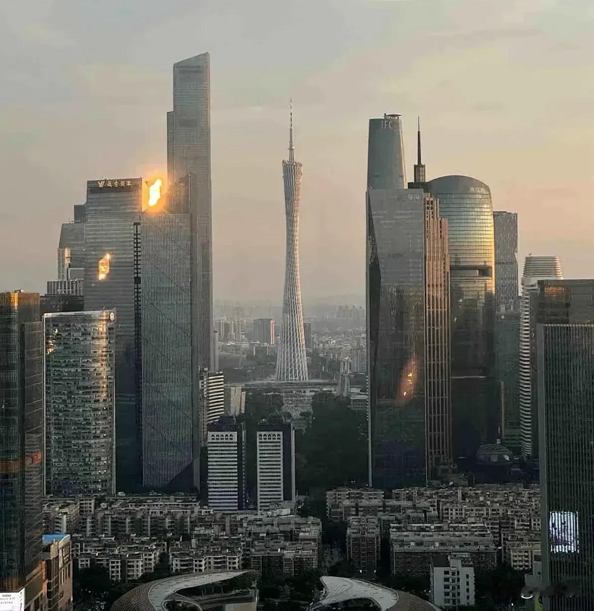 哈尔滨作为黑龙江省的省会城市，在城市建设方面确实有着独特的特点和优势。尽管在某些