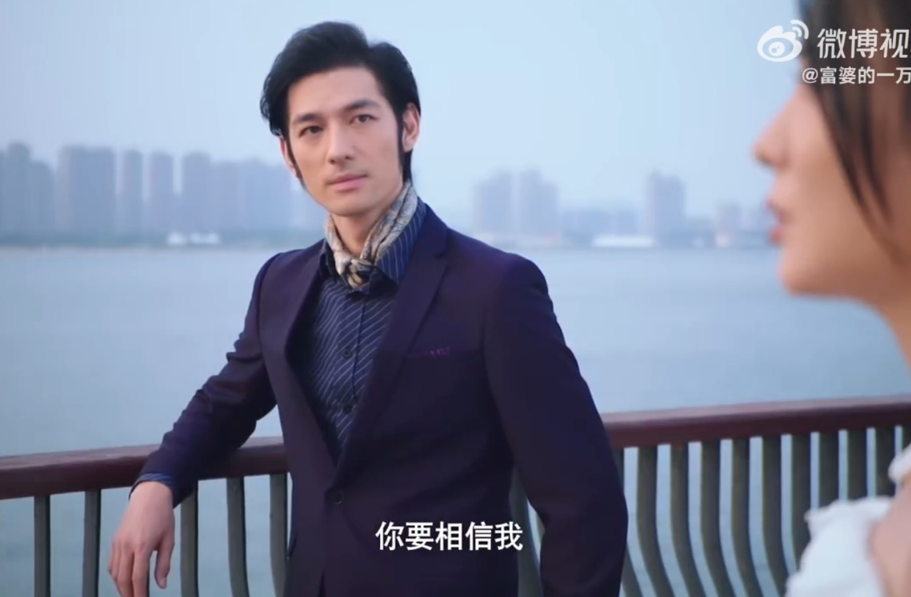 梦雯一个人的兵荒马乱  梦雯精心准备每一次相遇，微笑背后藏着无数心碎。即便他说永