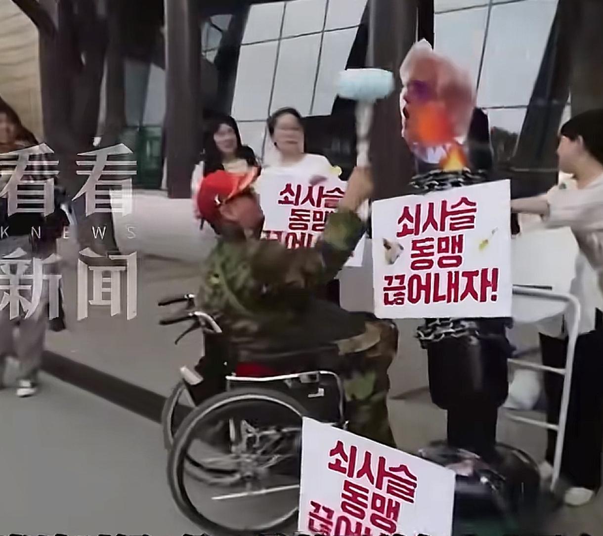 李在明对美的“温柔”行为终于还是迎来了应有的惩罚！
300在美被捕工人返韩后，上