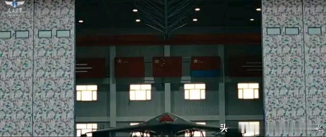 人民空军76周年震撼官宣！“玄龙08”无人机首秀，歼-20僚机时代正式开启！
