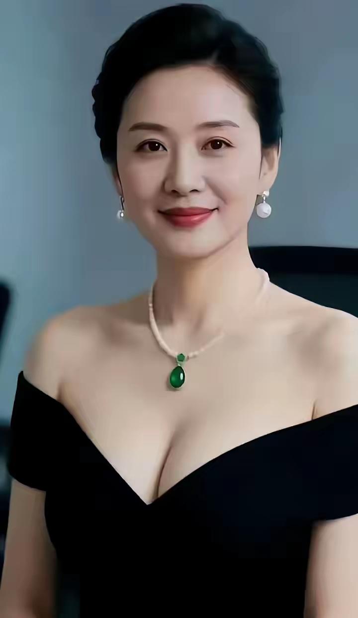 优雅黑美丽大方