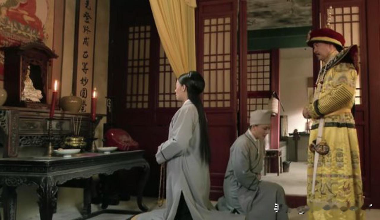 今天无聊刷手机，刷到了皇上二月二去甘露寺上香跟甄嬛见面那一集。
现在看来皇上也挺