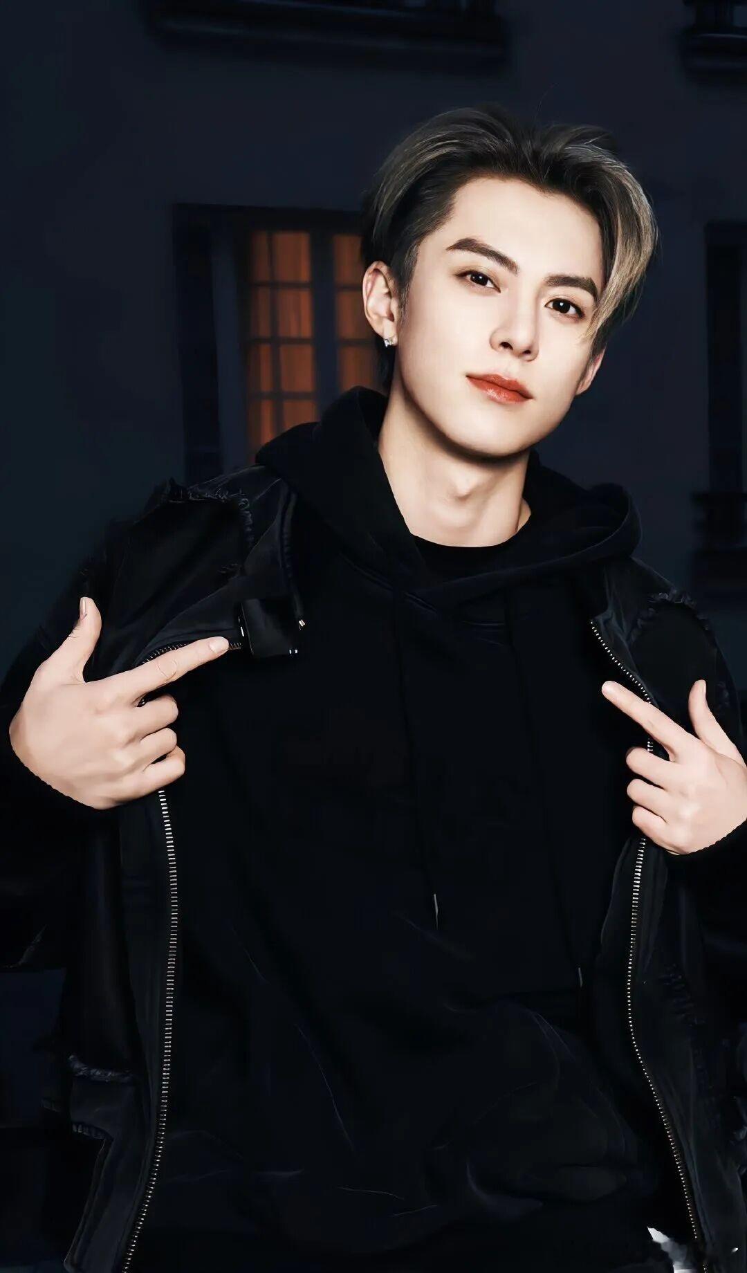 8年前答案之书曾预言过王鹤棣爆红 从 2018 年的迷茫新人，到 2026 年的