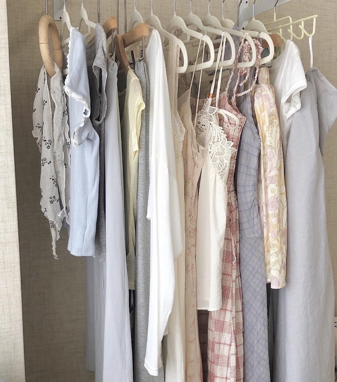 死人的衣服你敢穿吗？
 小姑子打扮得焕然一新，还热情分送给我大批新衣，本是件开心