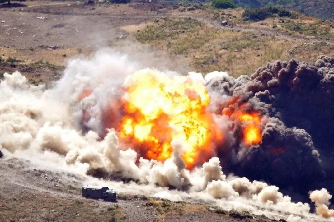 美军进入伊朗境内？4月8日中午，特朗普发布重大信息
 
中东局势刚按下停火键，就