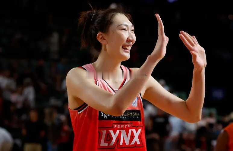 大爆发！韩旭28+13+4帽创多项新高 大胜联赛第一加盟3战全胜 北京时间12月