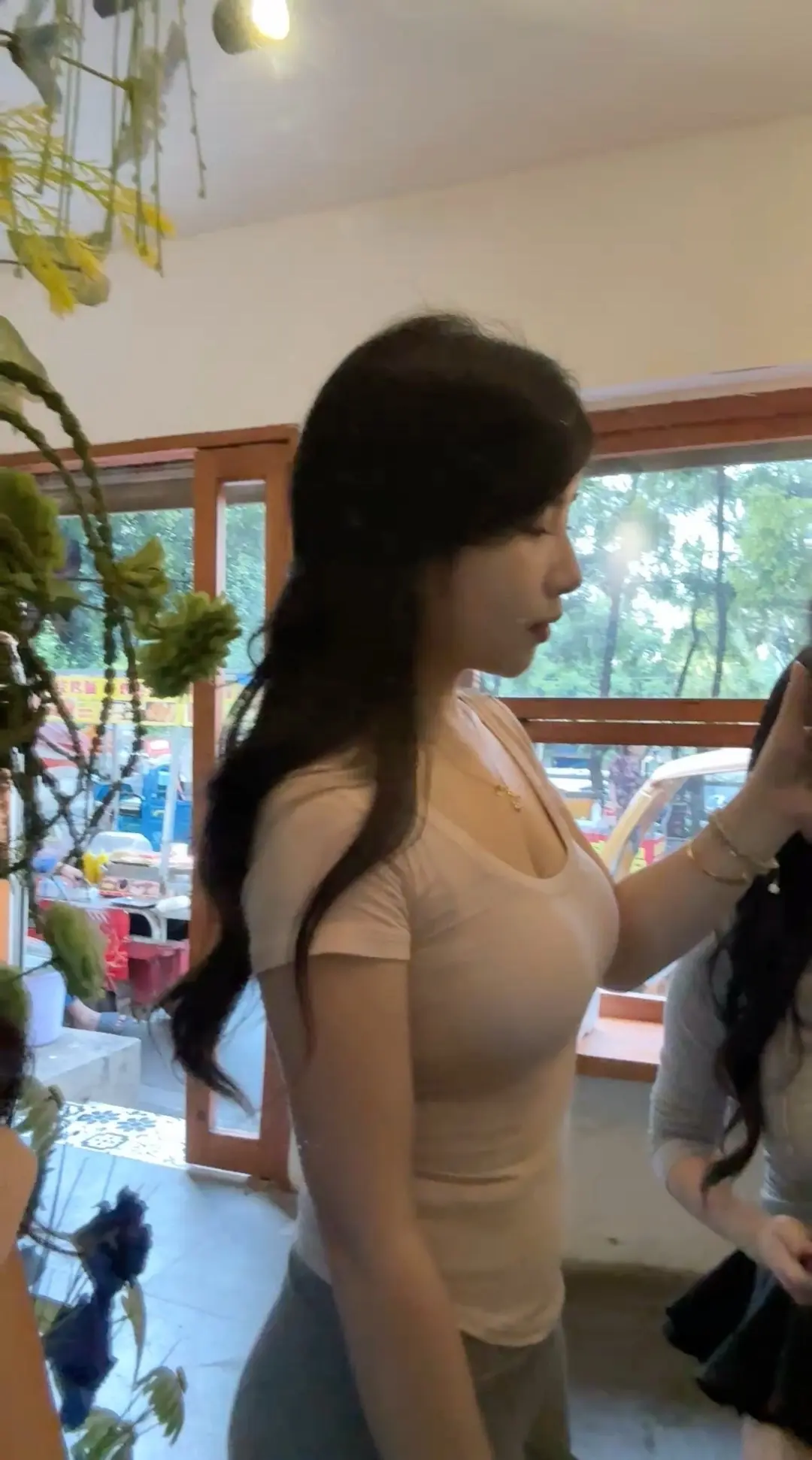 你不能只看到她完美的一面 你也要心疼她坐在角落没人理解的疲惫