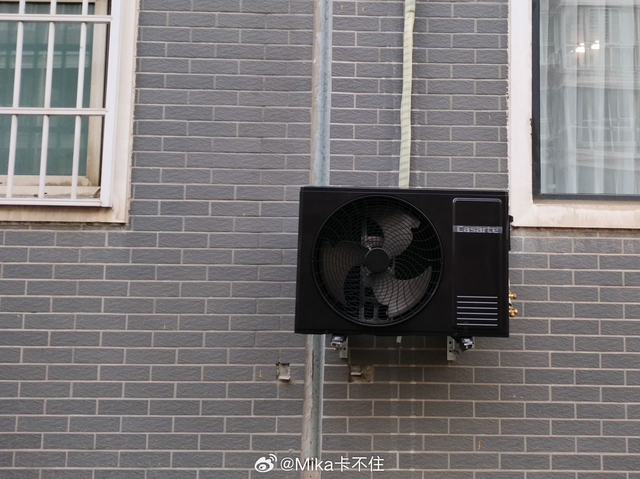 黑色空调和白色空调有什么区别 白色是空调的绝对主流，背后有很现实的原因。室内机外