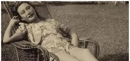 1938年，41岁 戴笠 借口加班，把秘书余淑衡，带到了卧房。戴笠递给她一杯咖啡