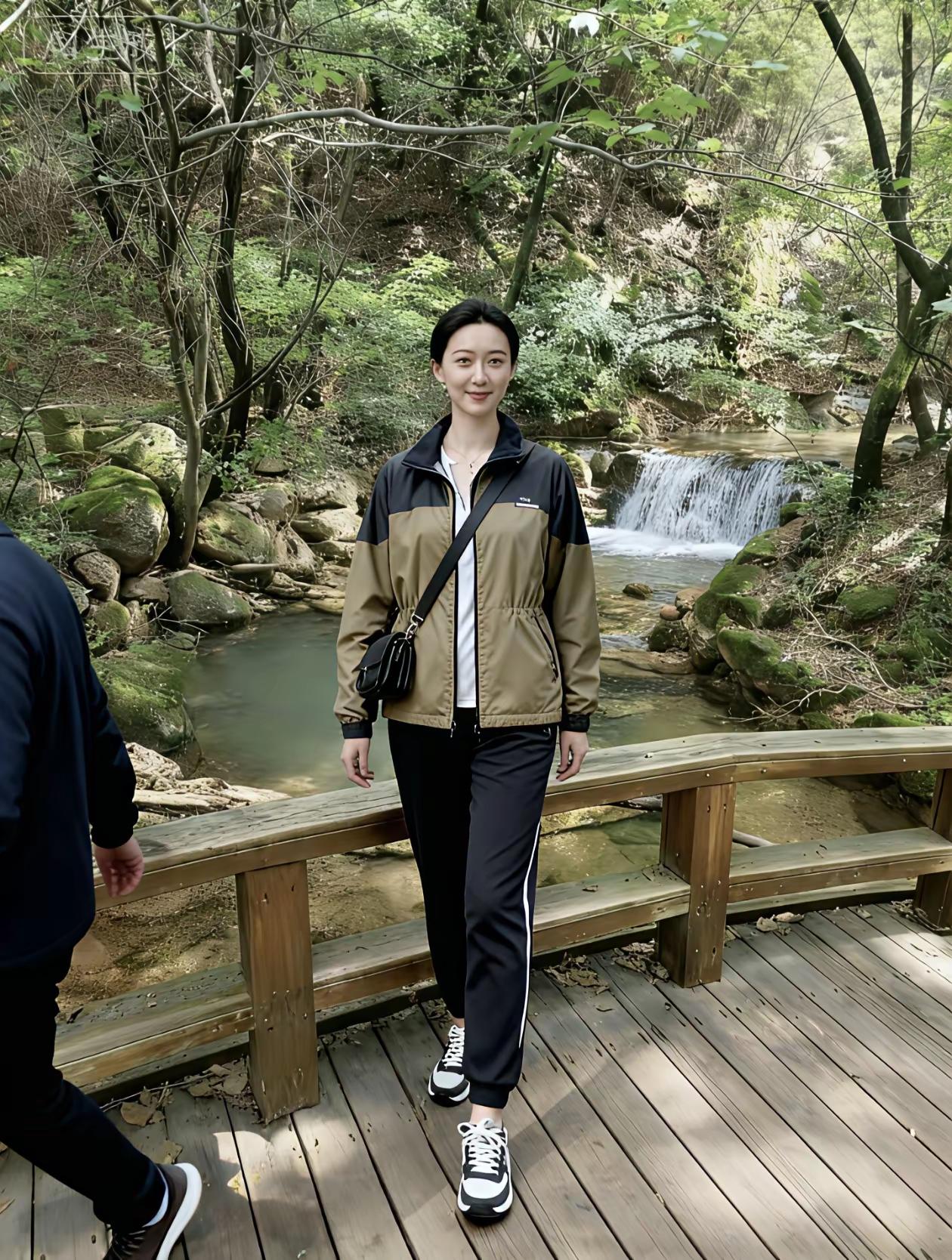 孤独的自己！
突然变得不愿意说话了，愿意形影孤单一个人，哪怕没事坐在公园的连椅上