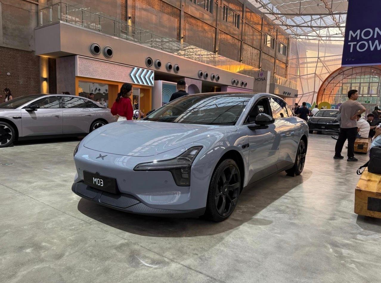 小鹏MONA M03 新车型上市，售价11.98万起。新车共推出2个版本车型，指