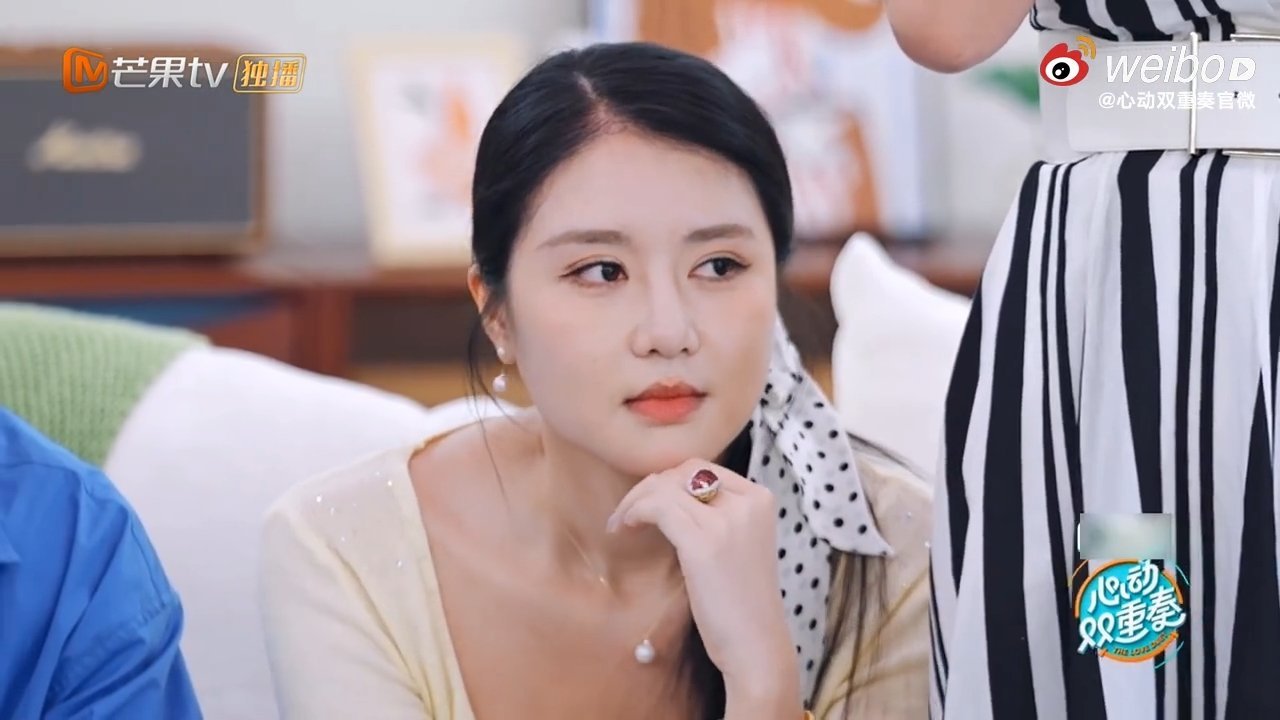 张昕琰赚钱后先给妈妈买礼物心动双重奏被张昕琰和妈妈的互动整破防了！拿奖学金、赚第