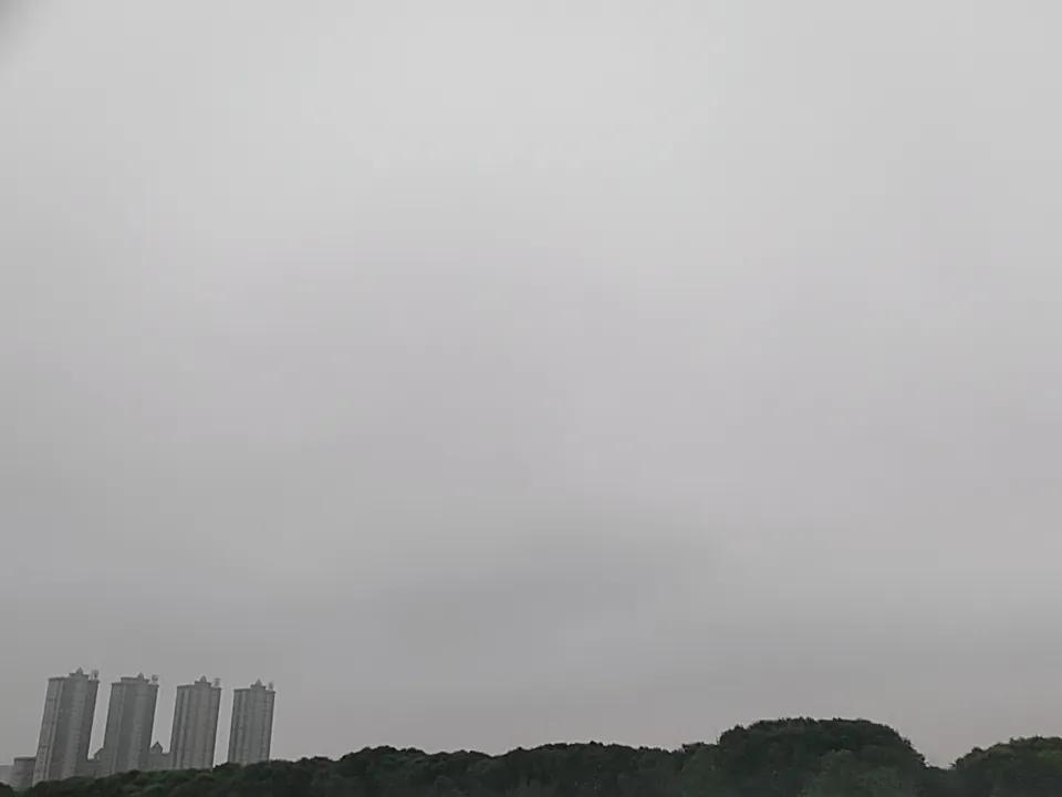 连续的三伏高温，焖得像烝笼一样，真正体会到了入秋之后副高压带来的强大威力；
今天