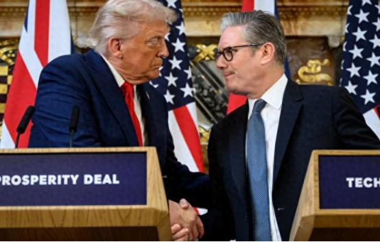 特朗普又开始整活了，张口就说要改美英之间的贸易协议，要是闹得不高兴，甚至能直接撤