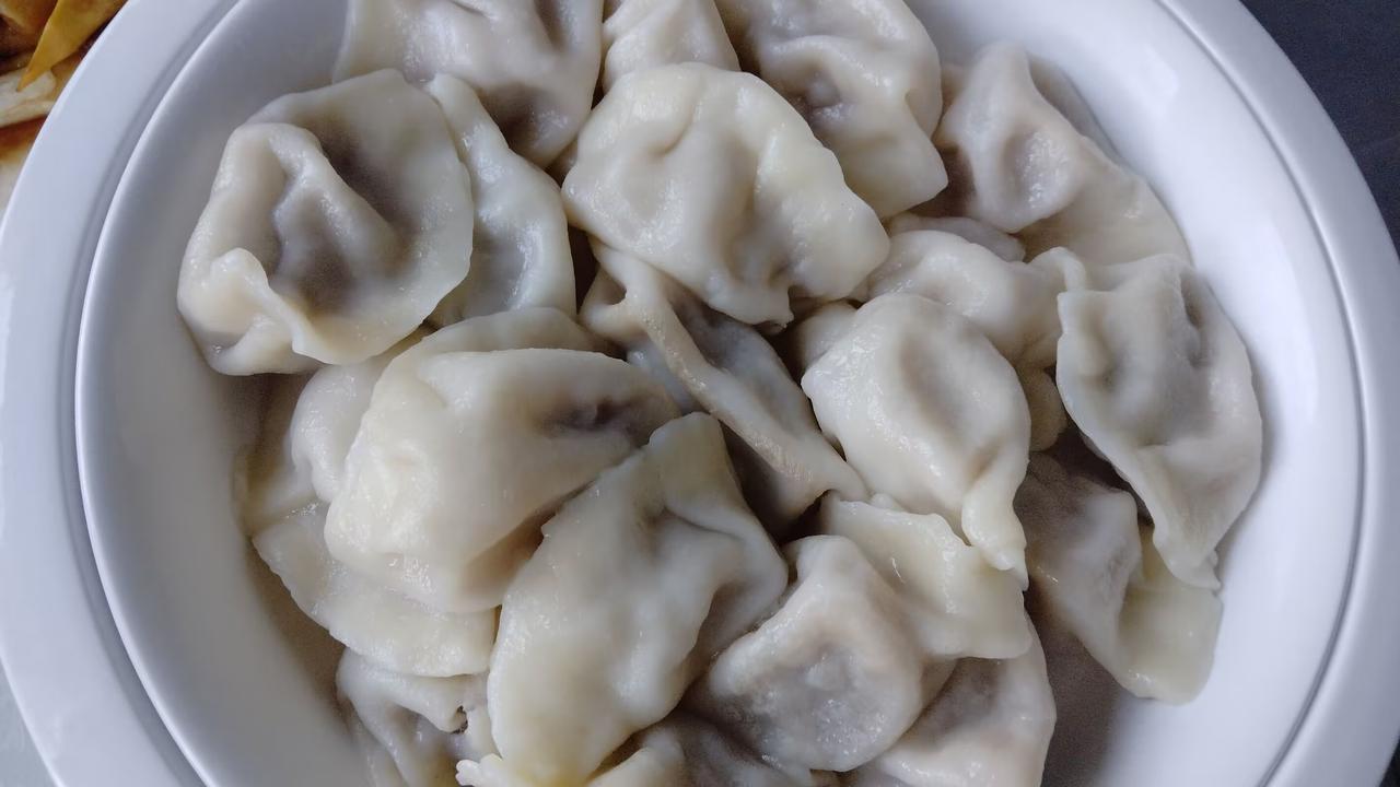 我小外孙女就爱吃我包的饺子，什么大白菜，箩卜，芹菜的都爱吃，说姥姥做的最好吃了！