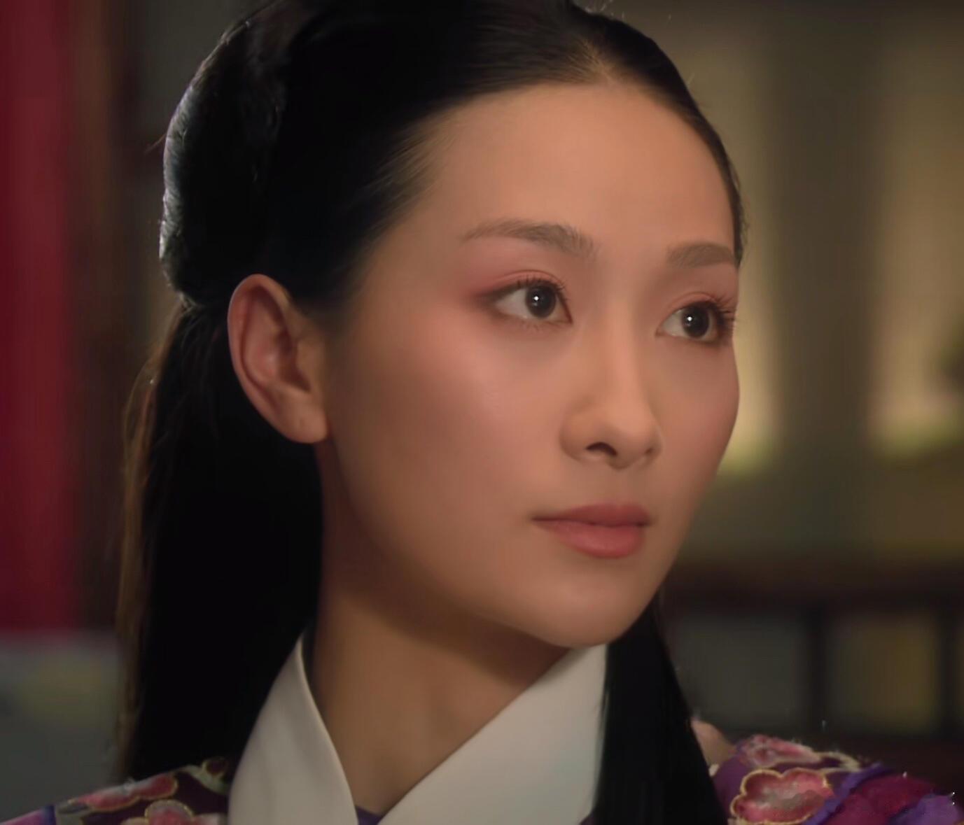 安陵容：低自尊女孩在深宫中的悲剧轨迹 “她一生都在证明自己值得被爱，却忘了先爱自