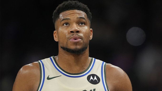 拉科布的白月光~据ESPN消息，字母哥已与其经纪人亚历克斯萨拉齐斯一同开启与雄鹿