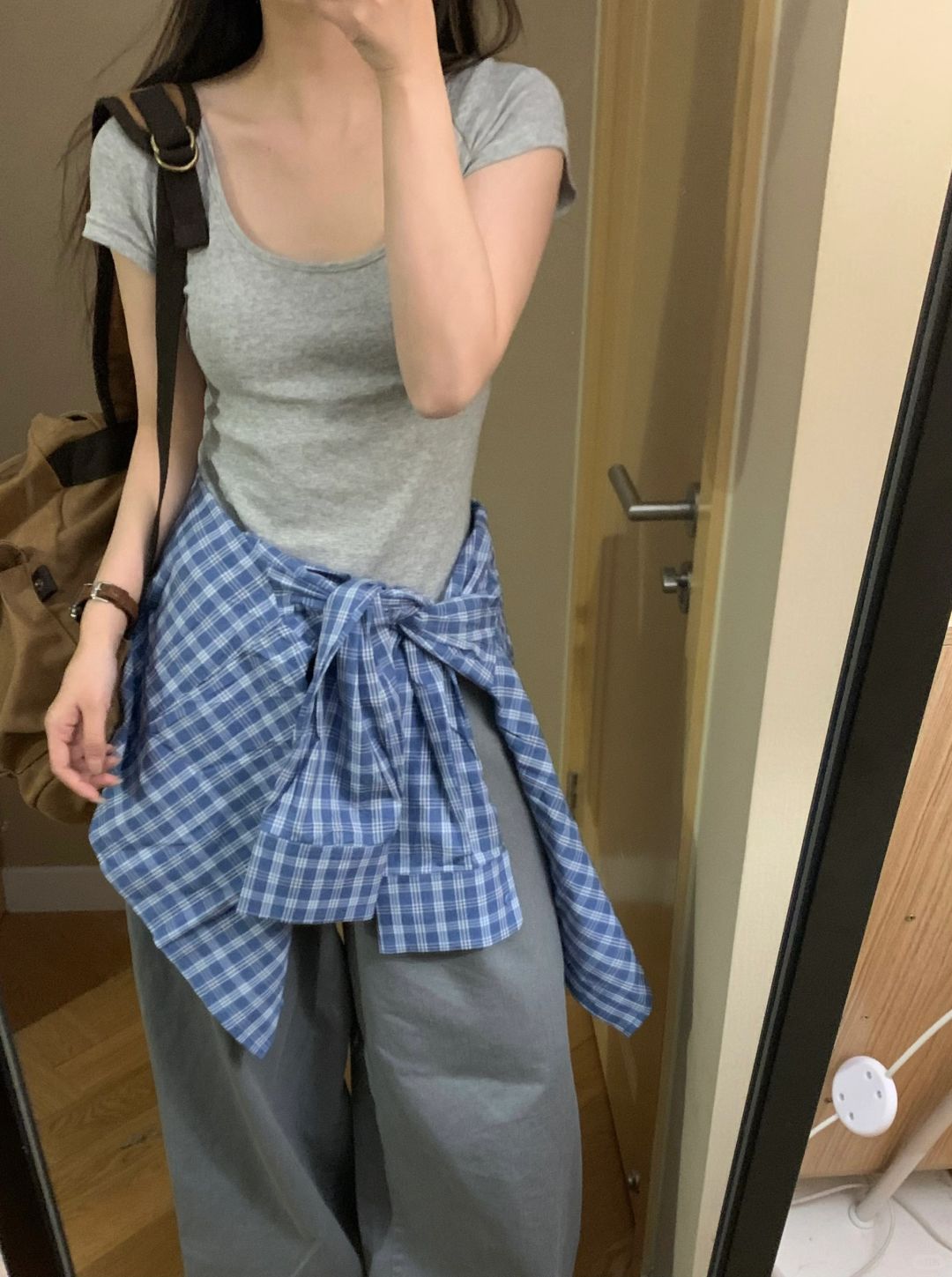 依旧是蓝灰色系