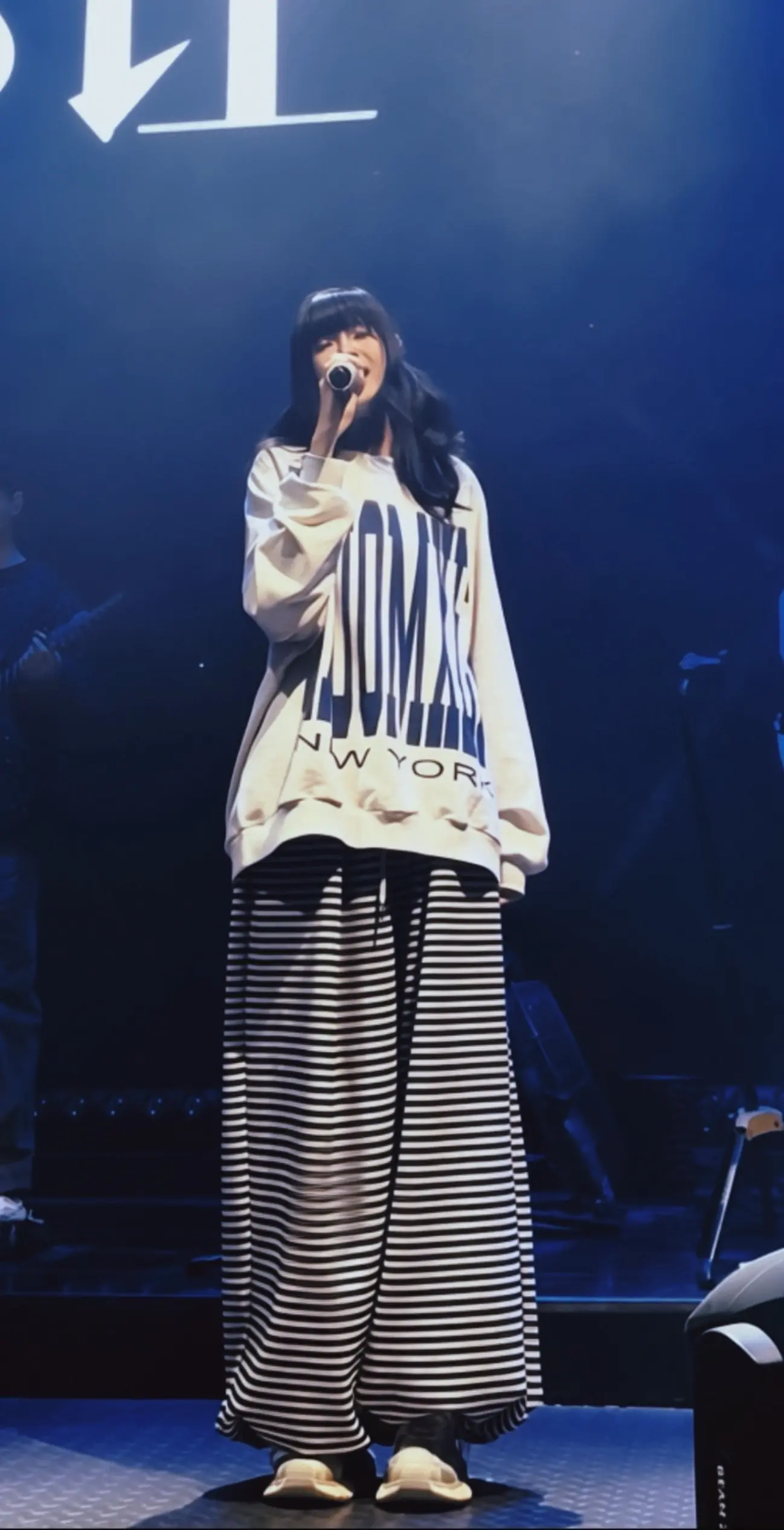 完成了父亲周游全国的梦想，完成了母亲想当歌手的梦想。也独自努力成为了自...