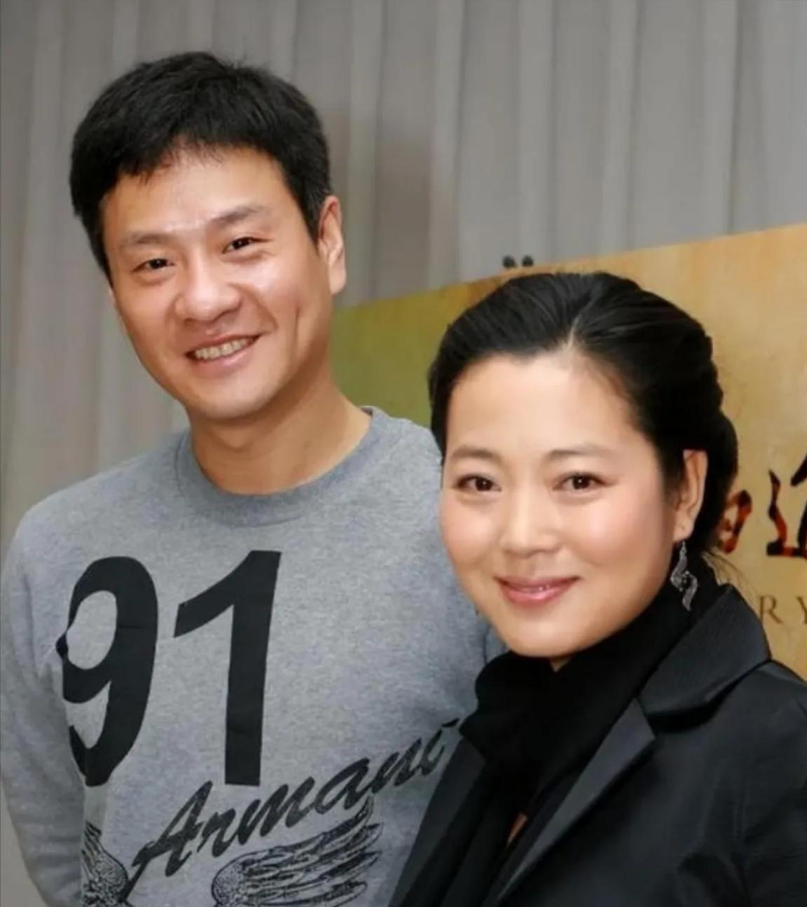 2003年，王茜华和丈夫到饭店吃饭，没想到结账时，丈夫却说：“饭钱我付了，回头你