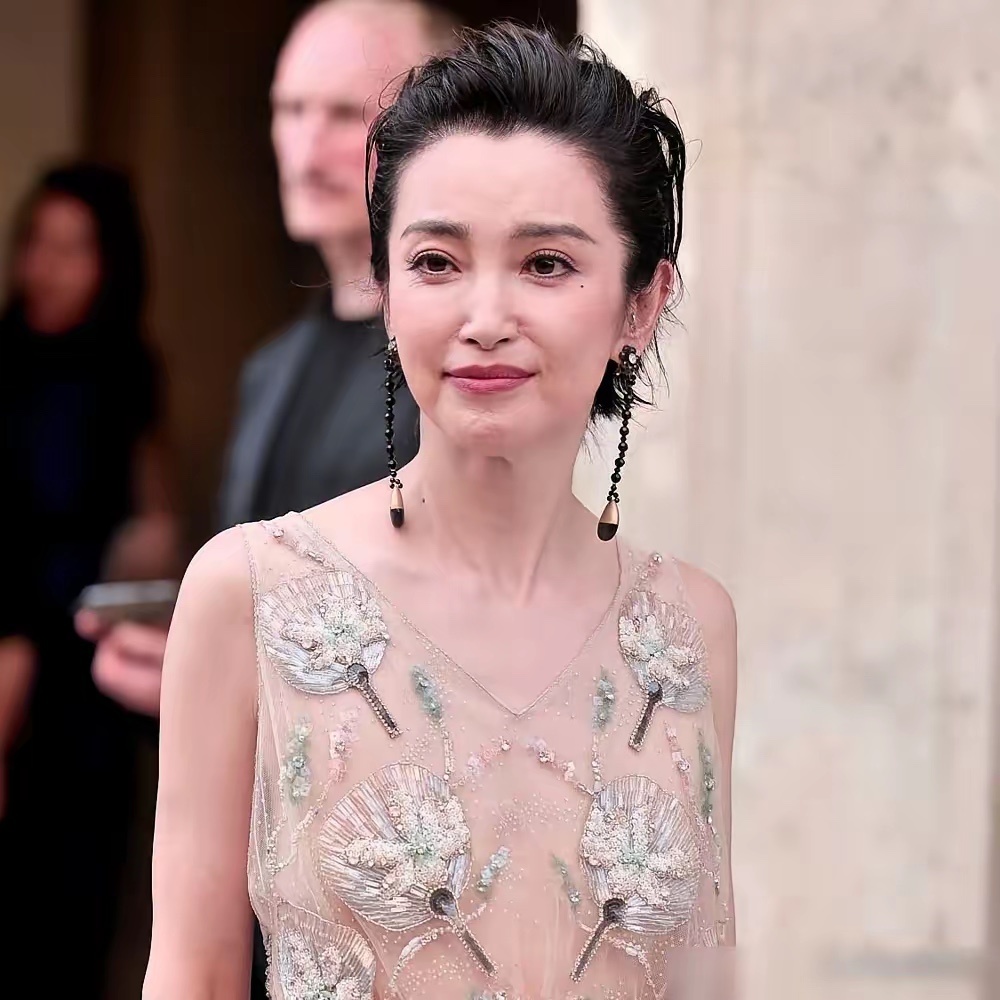 李冰冰现在笑起来，怎么一股苦相 