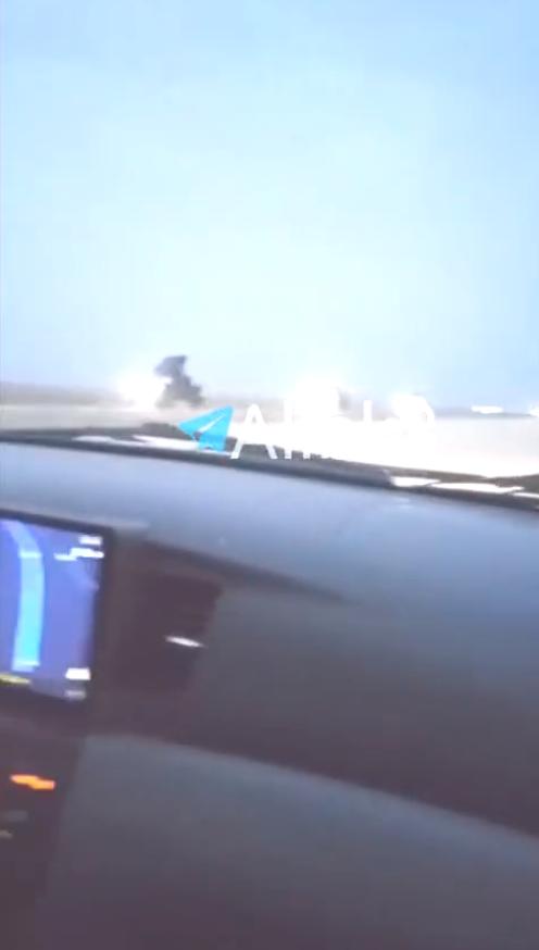 当地时间2026年3月22日，，一支美军车队正从伊拉克撤往约旦，在伊拉克政府军部