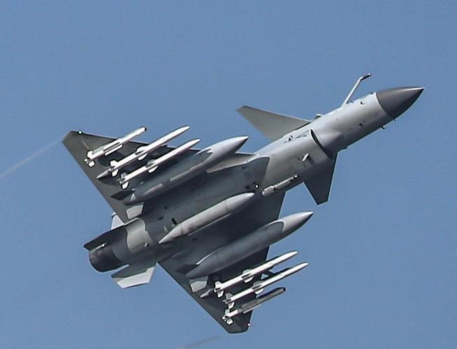 歼十目前领先全世界百分之80的国家，但是无法打赢20个发达国，打发达国家还要看歼