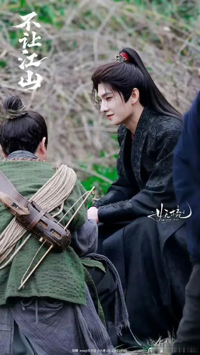 外边粉丝纷纷扰扰，杨洋在《不让江山》剧组待的挺好状态看着还不错，这部剧闹成这样粉