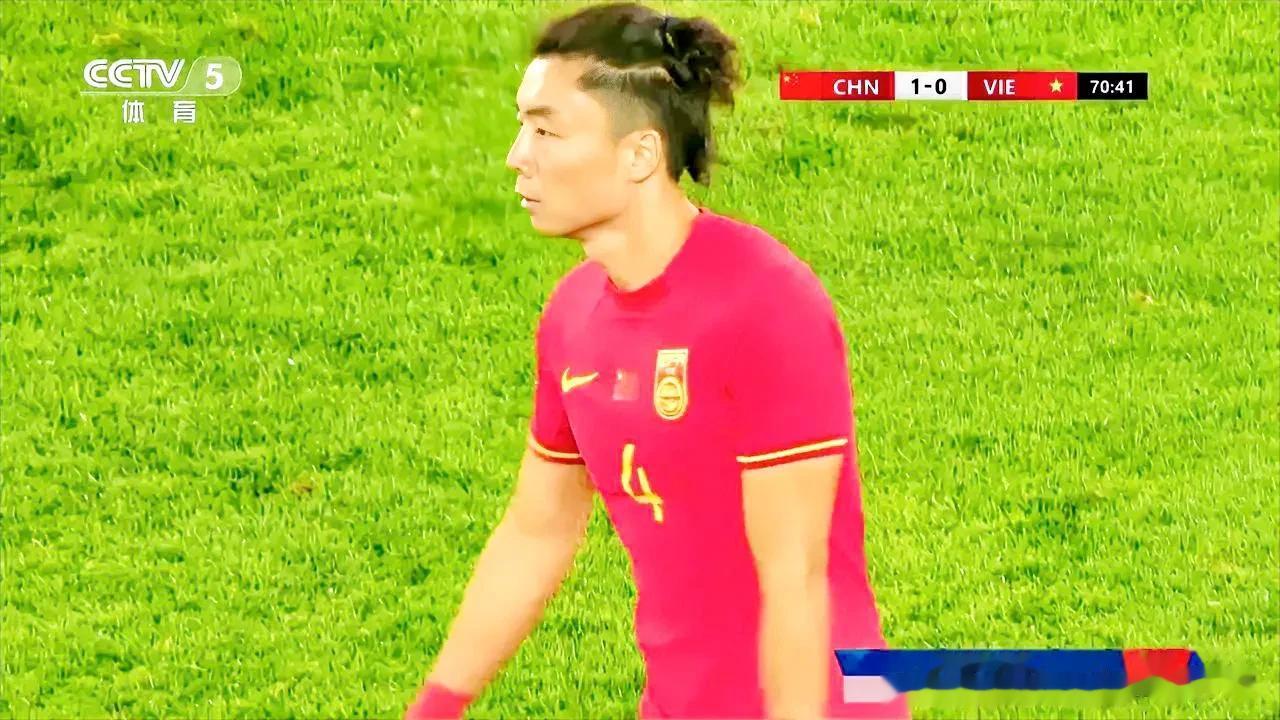 10月10日晚，中国男足凭借王秋明和武磊的进球主场2:0战胜越南队，但下半场71