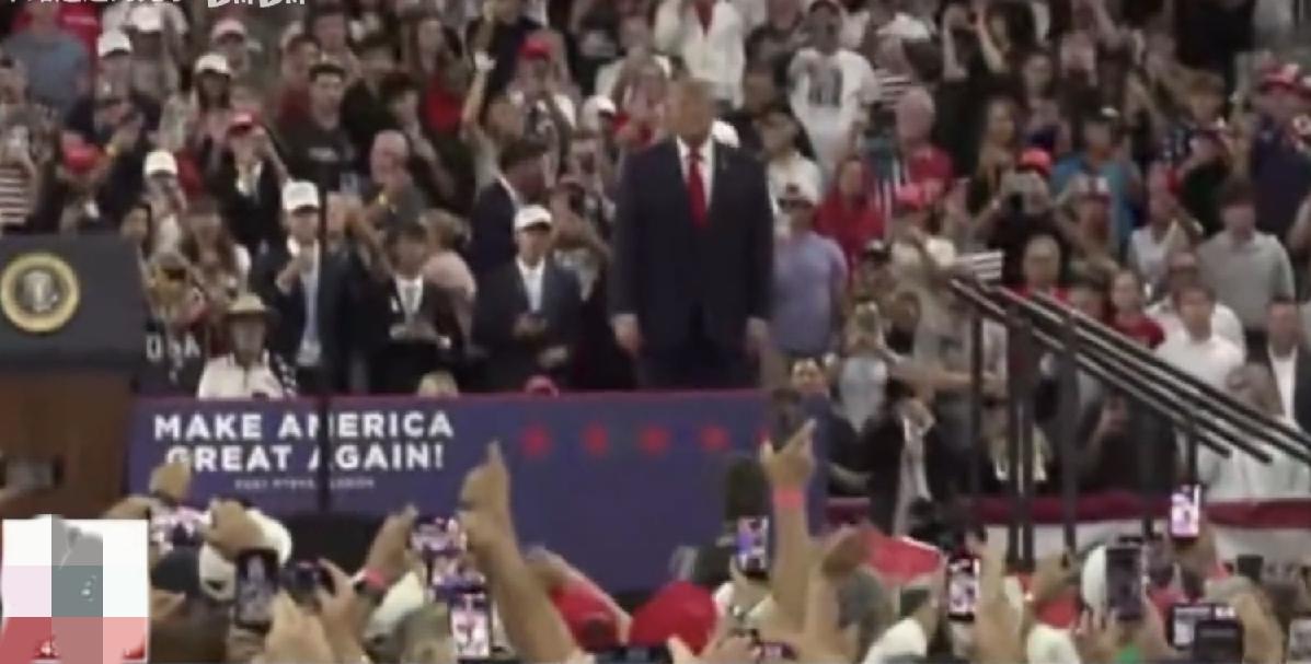 政客都会表演，各自的目的不同罢了

这几天俄乌冲突的关注度上去了，这件事情让美国