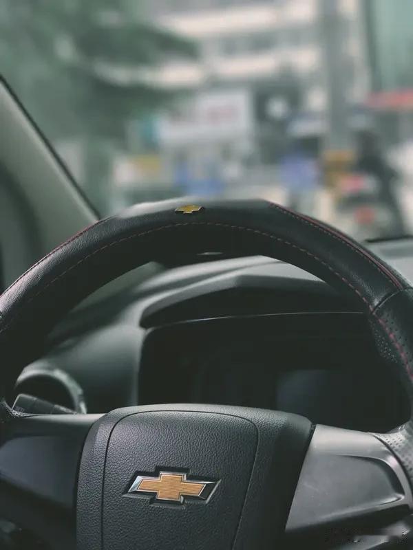 街头再也难寻那枚金色领结！

整理旧物时翻出了当年科鲁兹的车钥匙扣，忽然刷到雪佛