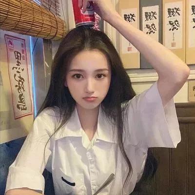 可爱少女在咖啡馆里，温柔又迷人！咖啡馆照 温柔咖啡店美女 女孩下午茶 精致女生下