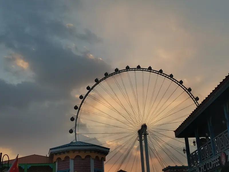 别再逼自己活成别人喜欢的样子，你又不是人民币，做不到人人都满意。

鸡汤听多了会