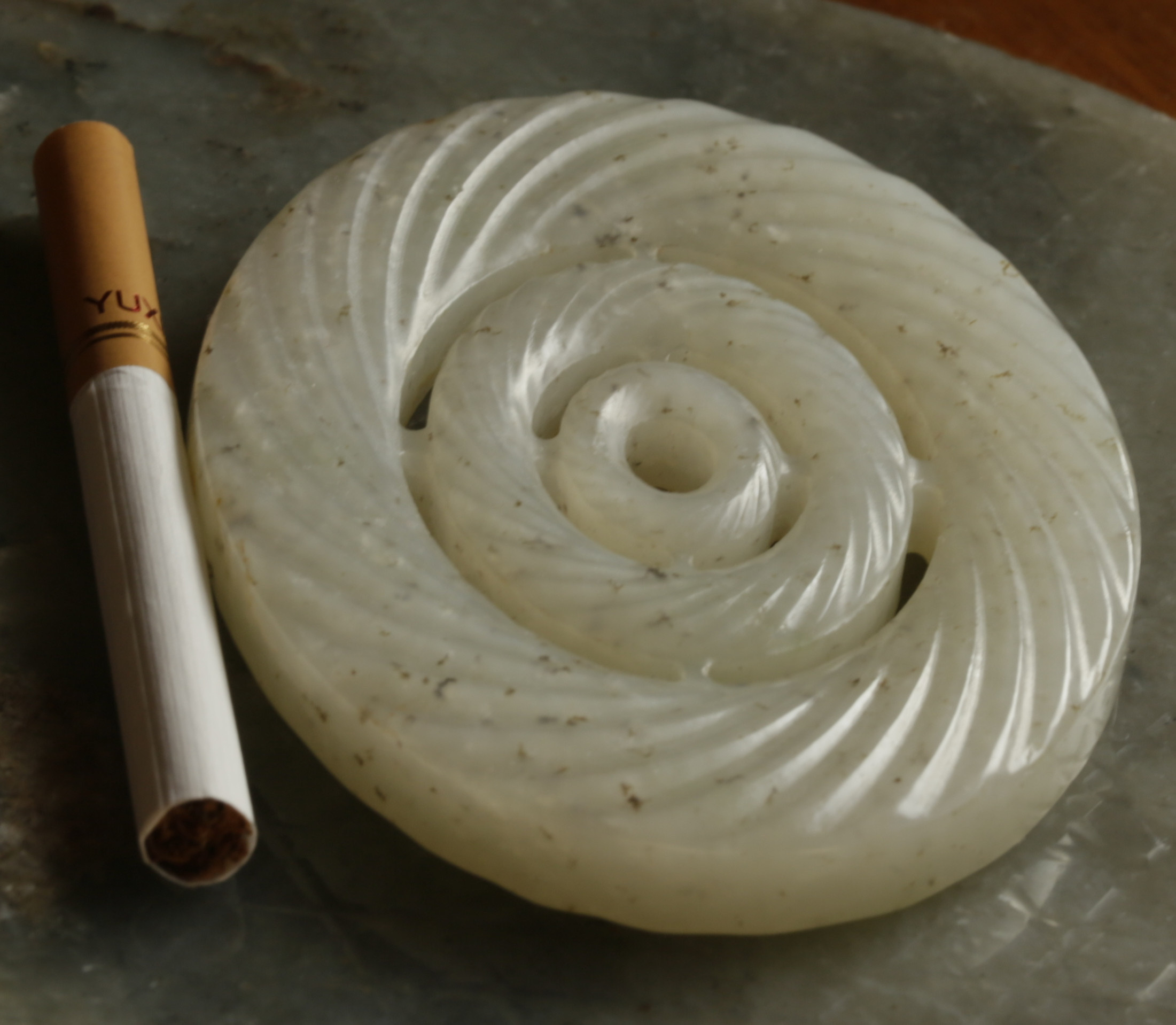 战汉 . 白玉绞丝纹三环璧形玉佩一件（第2件）尺寸: 重克，高MM.宽MM，厚 
