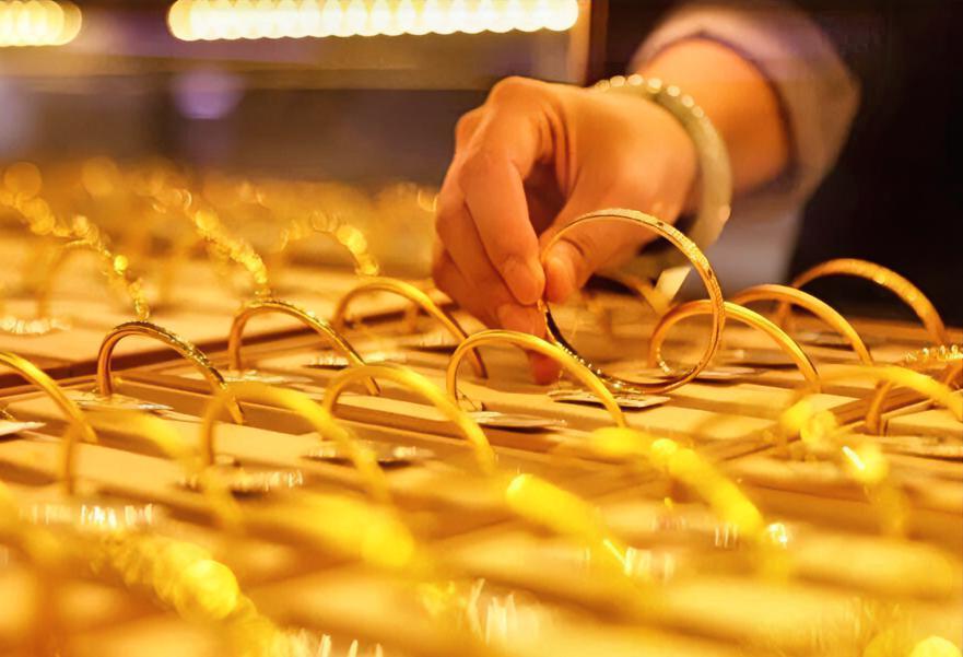 贵金属集体狂飙！2026年还要涨？

12月23日贵金属彻底火了！黄金期货、现货