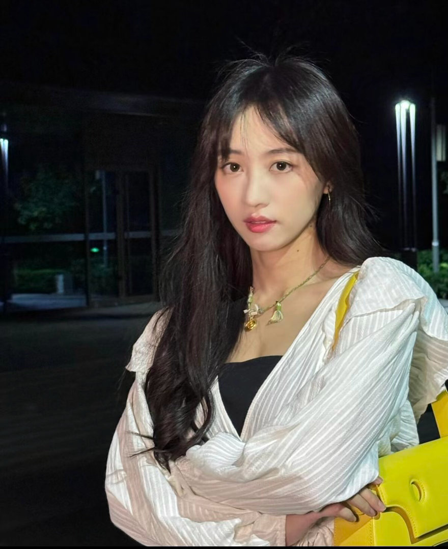 爱豆转型演员应激综合症无限超越班 黄婷婷说：歌手出身，女团身份对演员是加分项。说