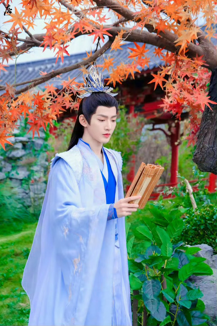 郭敬明超绝不经意露出百妖谱小四啊小四，你抱剧本就抱剧本，duang大一个《百妖谱