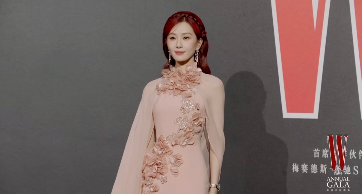 刘诗诗 红发郁金香 红发郁金香[舔屏]是油画里走出的公主诗👸🏻今晚赢麻了❗E