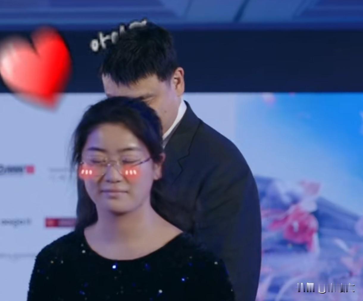 姚明15岁女儿近2米！英语翻译惊艳全场，这3个育儿流量密码太好抄
 
近日上海姚