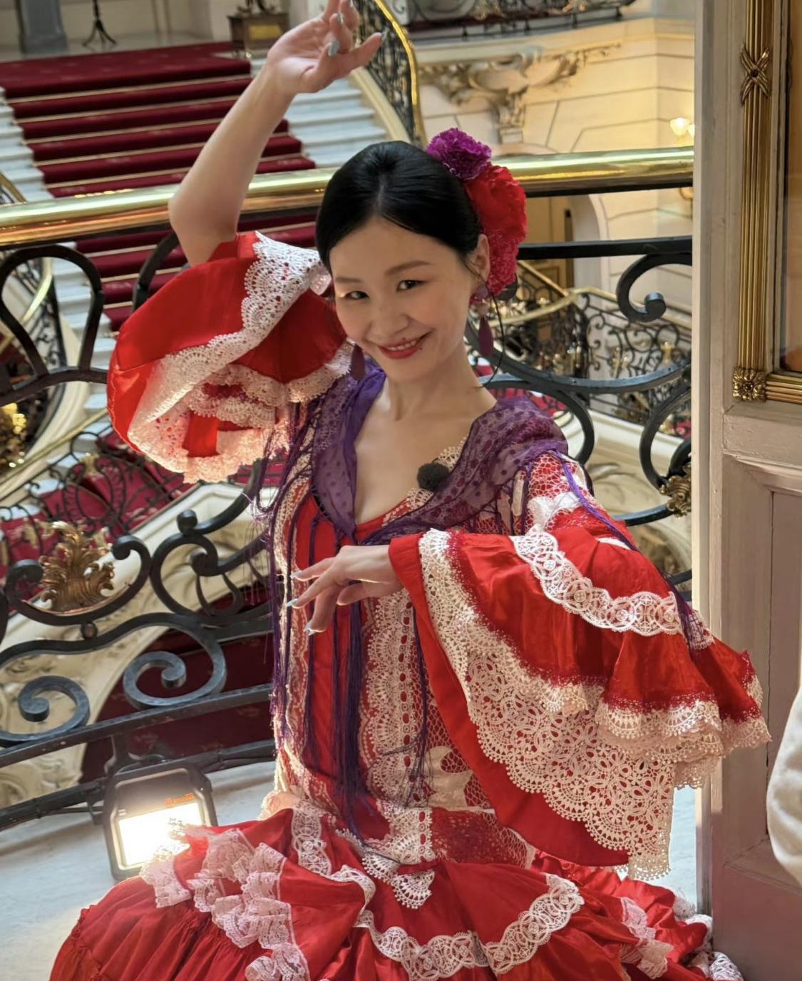 金靖这算是因祸得福吧！现在大家都知道她是一个干干净净的好女孩了。

繁花 里面她