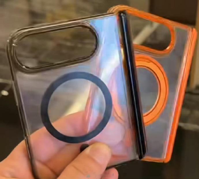 折叠iPhone手机壳曝光 之前有传言是iPhone折叠屏砍了MagSafe但看